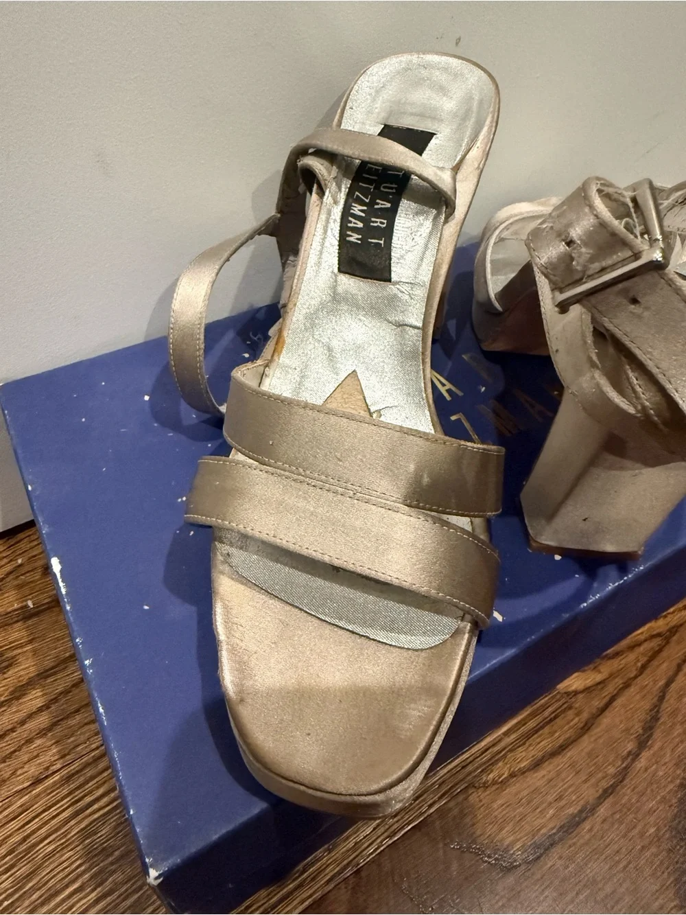 Stuart Weitzman Platform Heel Orderly White Satin SZ 8 Vintage